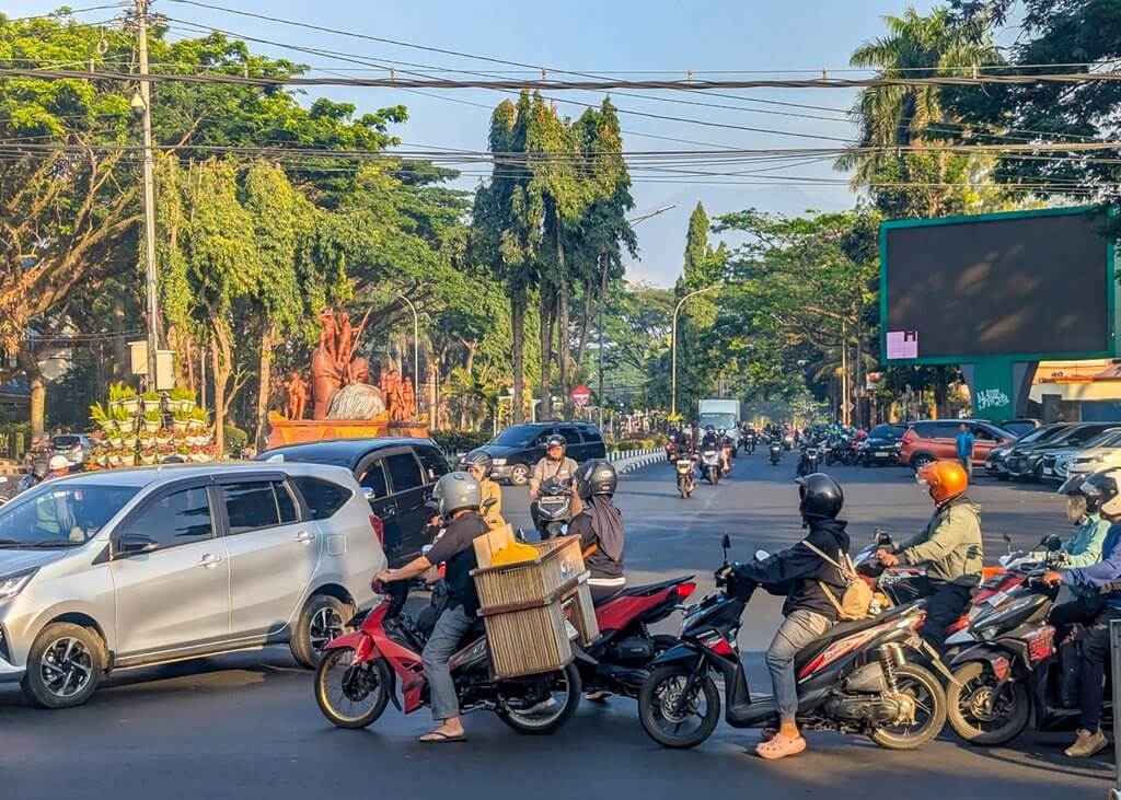 Exiting into Malang from the railway station